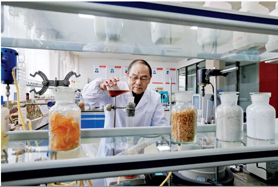 聘用高??萍既藛T做技術顧問(王勉勵 / 攝影) 聘用高校科技人員做技術顧問(王勉勵 / 攝影)